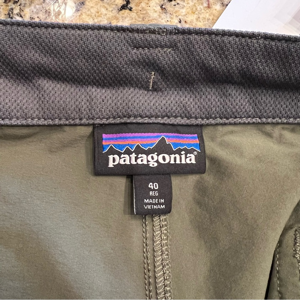 Like New Patagonia Men’s Quandary Pants Green Size 40 Regular 55181 Hiking - Picture 6 of 8